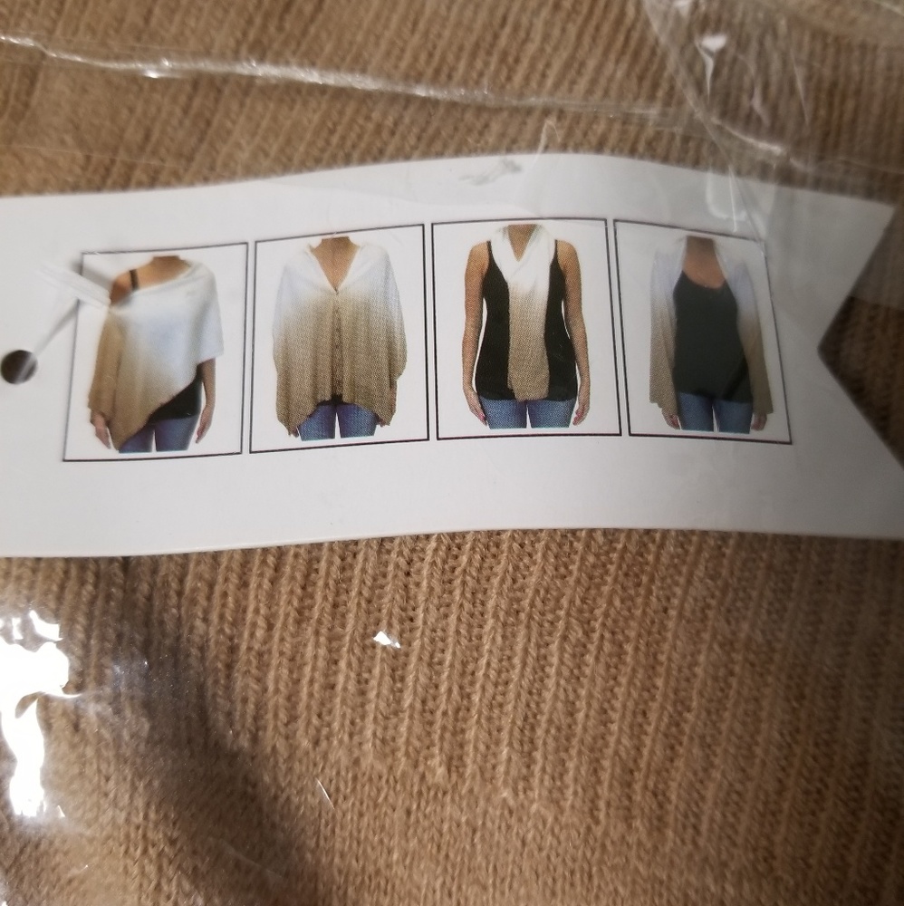 SOLD**Ombre color cardishawl, NWT